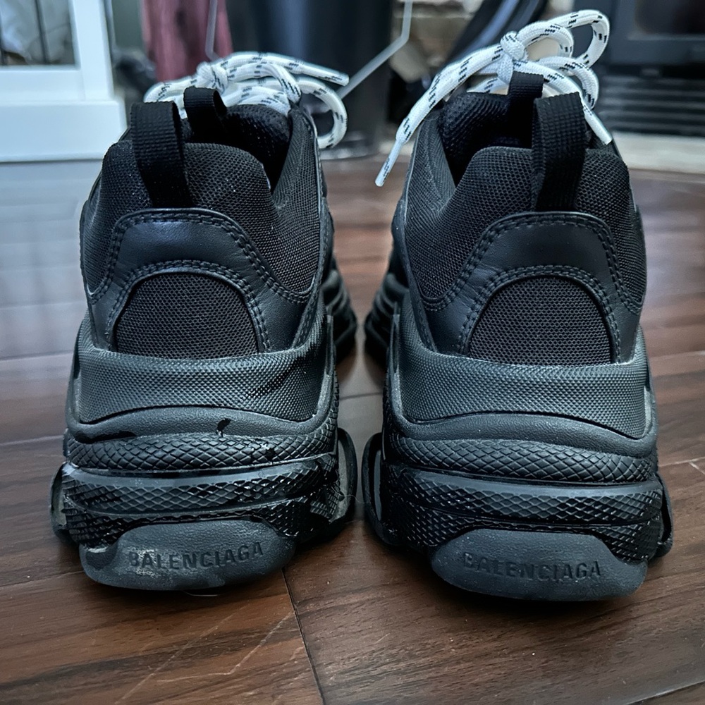 Triple S Balenciagas - Picture 4 of 7